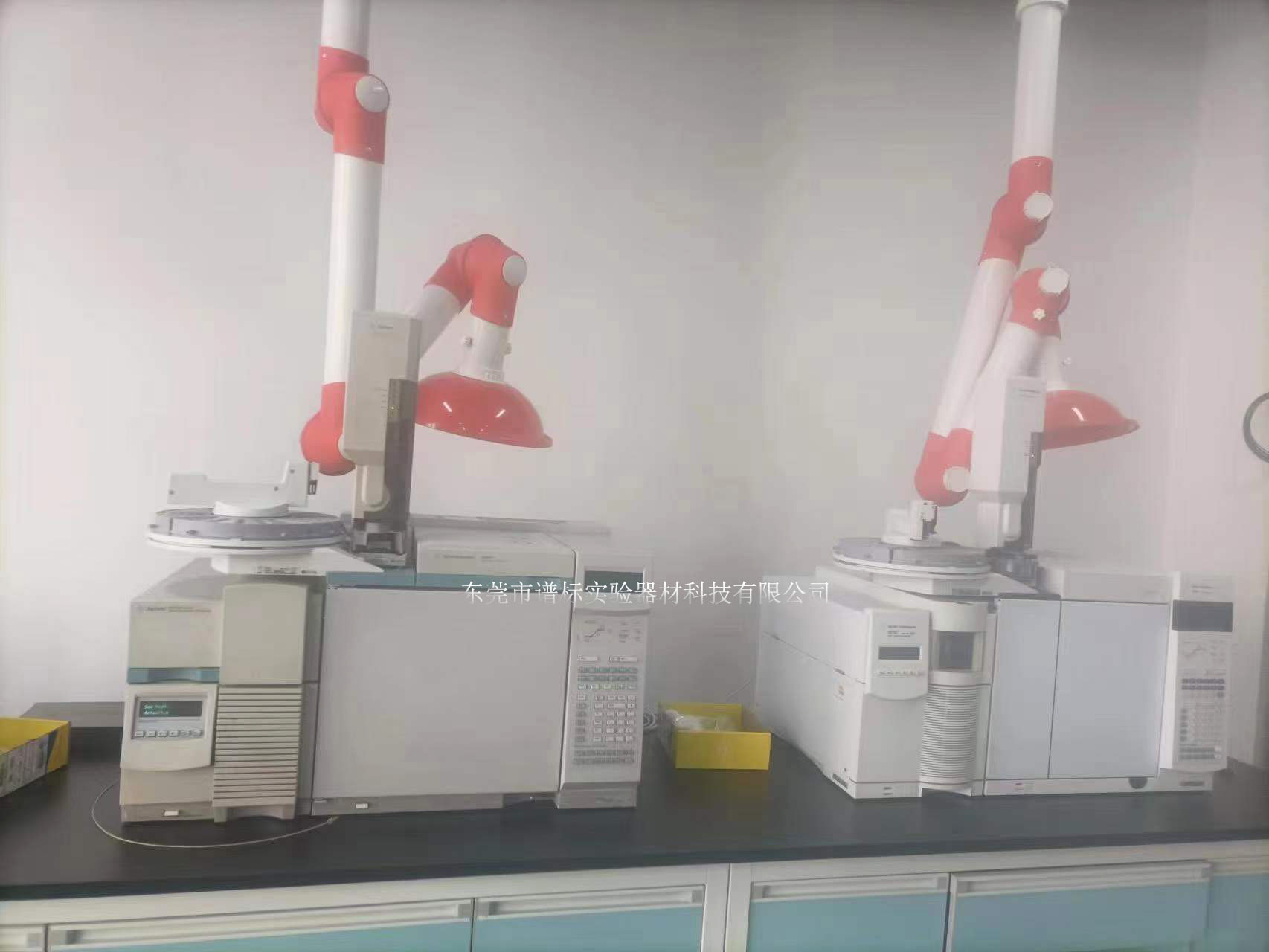 清一色安捷倫儀器設(shè)備于7日在東莞某大型檢測公司安裝調(diào)試