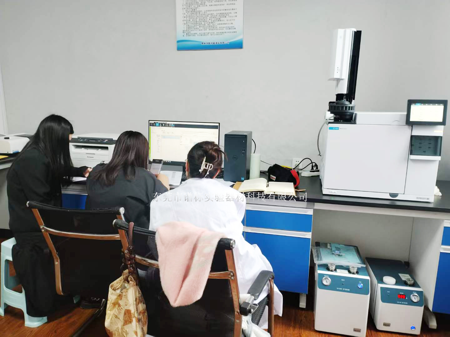 5月29日安捷倫氣相色譜儀GC8890在貴州某大型知名酒廠(chǎng)進(jìn)行酒類(lèi)產(chǎn)品的多種成分分析
